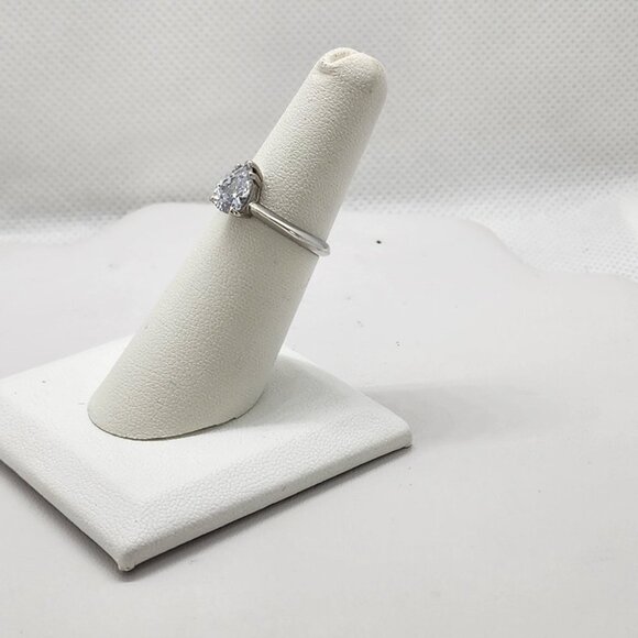 Brand New Sterling Silver 925 Tear Drop Design Ring - Picture 2 of 5